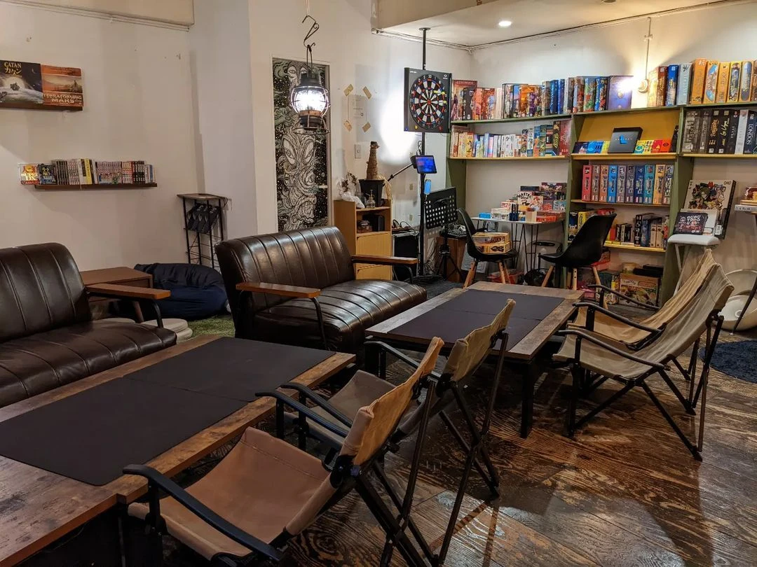 ダーツもできる！でんでんむしの店舗情報【ボードゲームカフェ 大阪】